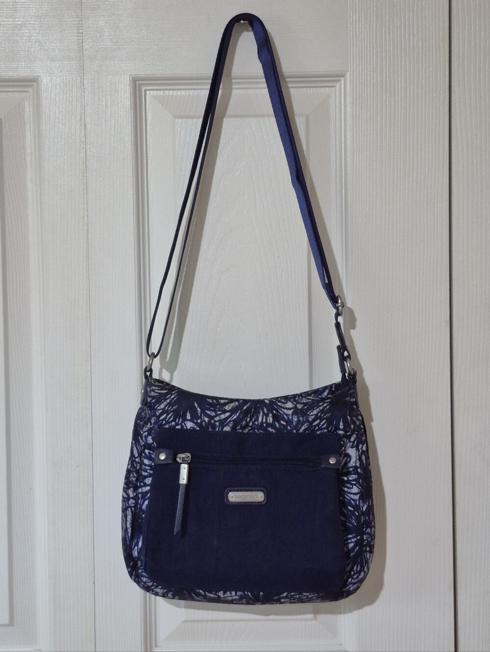 Baggalini Day trip Hobo Crossbody Bag In Navy Blue Floral